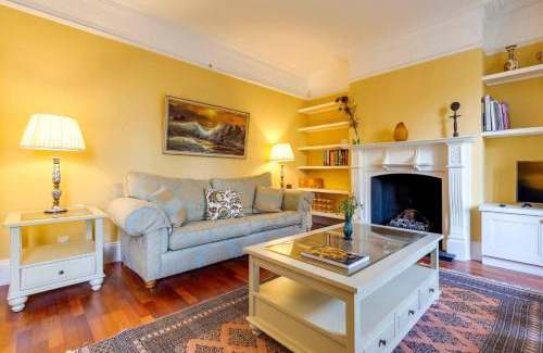 Cambridge House | Pass the Keys Spacious Victorian Home with Free Parking
