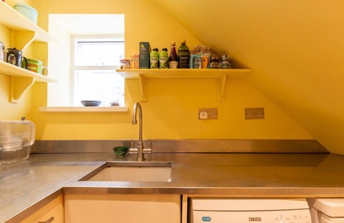 North Kensington Apartment | Pass the Keys | Spacious Designer Flat in Ladbroke Grove