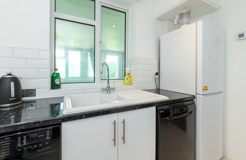 Tilehurst House | Pass the Keys | Spacious & Fabulous 3 BDR Family House