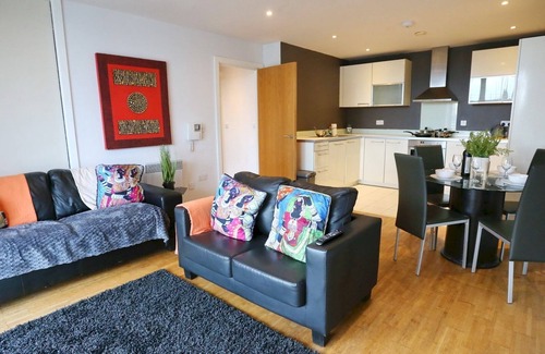 Trafford Apartment | Pass the Keys | Stunning Views, Canal Side Flat With Free Parking