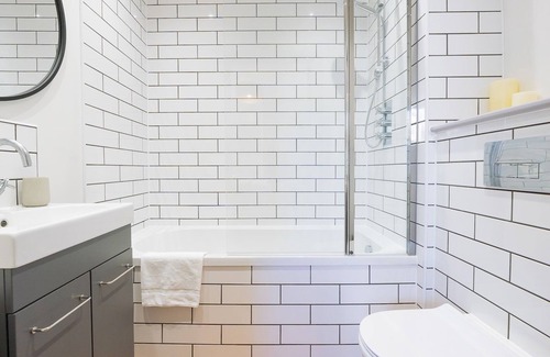 Bath City Centre Apartment | Pass the Keys | Stunning 2 bed retreat in the heart of Bath