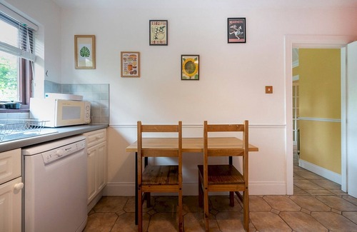 Queens Quarter Apartment | Pass the Keys | Stunning 3 BR Apt Leafy South Belfast with Lots Nearby