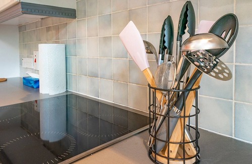 Queens Quarter Apartment | Pass the Keys | Stunning 3 BR Apt Leafy South Belfast with Lots Nearby
