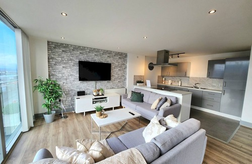 Belfast Apartment | Pass the Keys | Stunning Penthouse with Balcony | Sunset Views