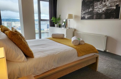 Belfast Apartment | Pass the Keys Stunning Penthouse with Balcony Sunset Views