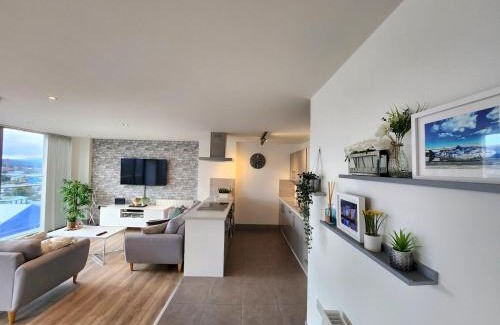 Belfast Apartment | Pass the Keys Stunning Penthouse with Balcony Sunset Views