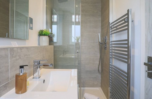 Maidenhead Apartment | Pass the Keys | Stylish and Modern 6 Sleeper Flat in Maidenhead