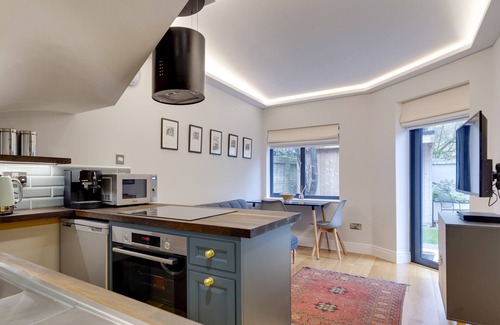 Cambridge House | Pass the Keys | Stylish and Modern Apartment| Free Parking