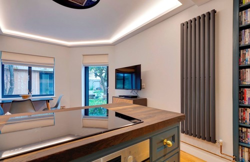 Cambridge House | Pass the Keys | Stylish and Modern Apartment| Free Parking