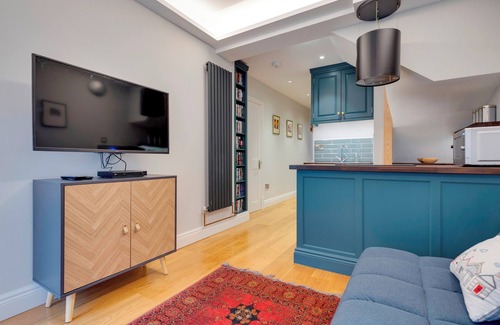 Cambridge House | Pass the Keys | Stylish and Modern Apartment| Free Parking