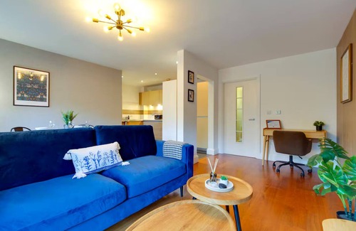 Cambridge Apartment | Pass the Keys | Stylish Riverside Apartment with Free Parking