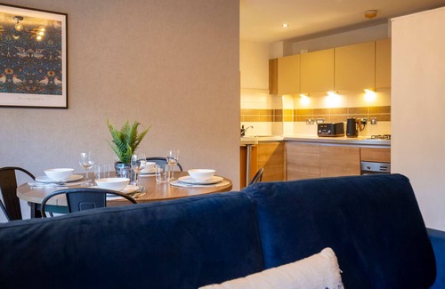 Cambridge Apartment | Pass the Keys | Stylish Riverside Apartment with Free Parking