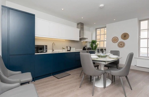 Bath City Centre Apartment | Pass the Keys | Stylish 2-bed apartment in the heart of Bath.