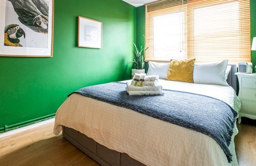 Deptford Apartment | Pass the Keys | Stylish and modern 2 bed flat Deptford