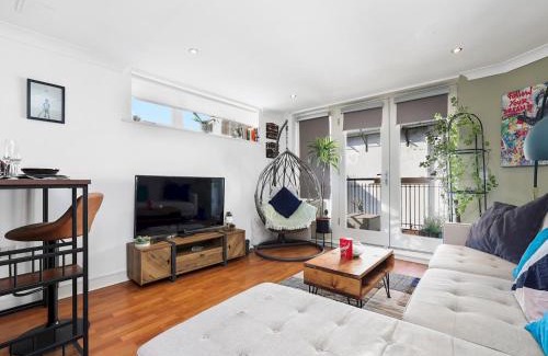 De Beauvoir Apartment | Pass the Keys Stylish Apartment by London Fields with a Balcony