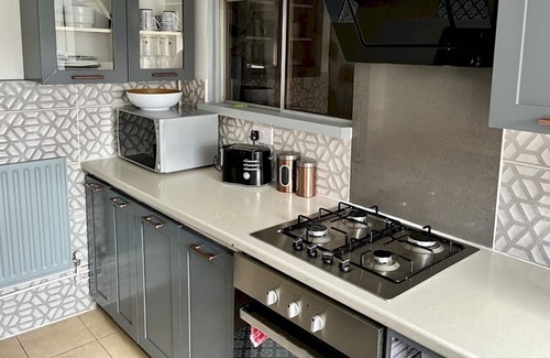 Bushey House | Pass the Keys | Stylish Family Friendly 3 Bed home with Parking