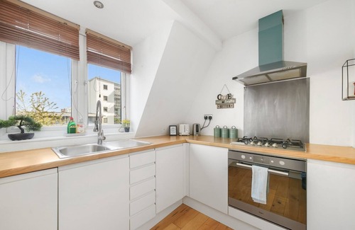 Haggerston Apartment | Pass the Keys | Stylish Studio Apartment in Haggerston
