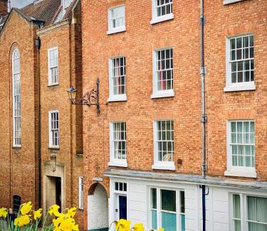 Shrewsbury House | Pass the Keys Superbly Located Handsome Georgian Townhouse