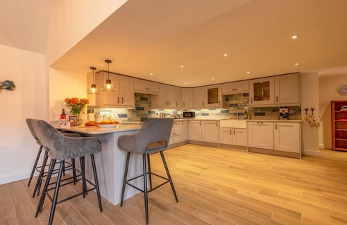 Sugnall House | Pass the Keys | The Drift House – Countryside Luxury & Comfort!