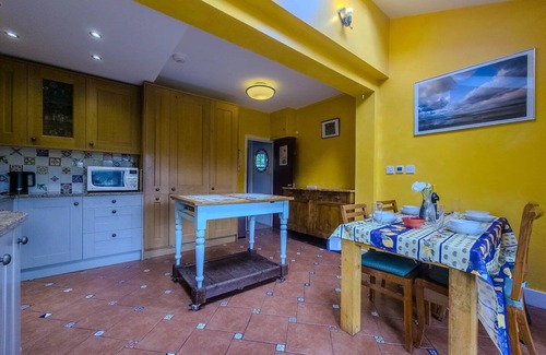 Island Gardens House | Pass the Keys | tCharming Home Near Thames & DLR