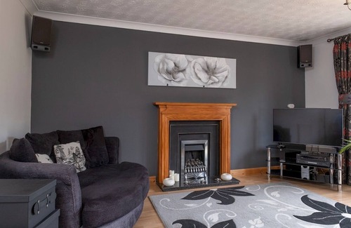 Gloucester House | Pass the Keys | The Oaks Comfortable home with garden free Parking Wi-Fi