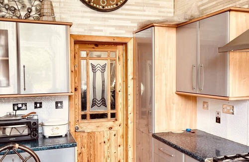 Pollokshields House | Pass the Keys | Traditional 5 Bed Bellahouston Glasgow Sleeps 10