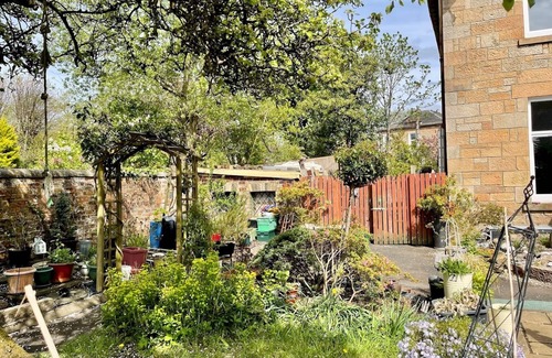Pollokshields House | Pass the Keys | Traditional 5 Bed Bellahouston Glasgow Sleeps 10
