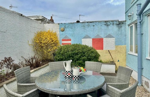 Mumbles House | Pass the Keys Traditional cottage in the Heart of Mumbles