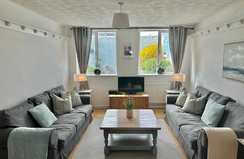 Mumbles House | Pass the Keys Traditional cottage in the Heart of Mumbles