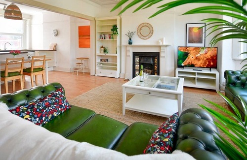 Pontcanna Apartment | Pass the Keys | Two Bed Apartment with a View