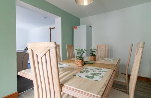 Guisborough House | Pass the Keys | Work & Relax in Guisborough | Garden, Parking