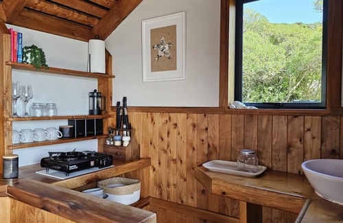 Nelson Region Cabin | Passage Hut Pepin Island