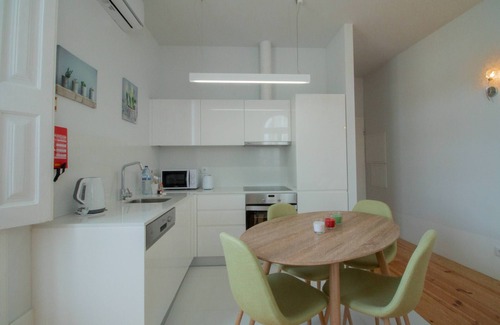 Viana do Castelo Apartment | Passeio Da Avenida - Central Avenue Apt w/Elevator