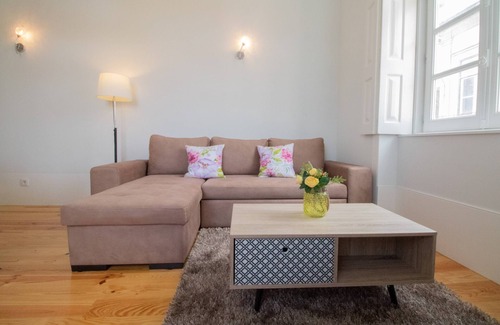 Viana do Castelo Apartment | Passeio Da Avenida - Central Avenue Apt w/Elevator