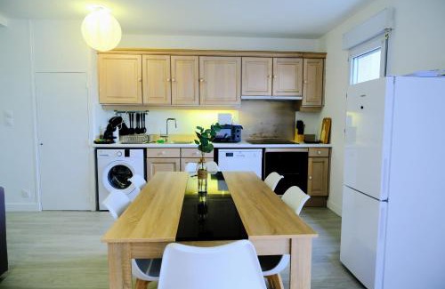 Melun Apartment | PASSIFLORA - Spacieux T3 -70 m2 - Arrivée Autonome - Parking Privé Gratuit