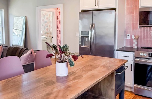 Talbot's Corner Apartment | Pastel Dreams - Dreamy Apt Suite in East Nash