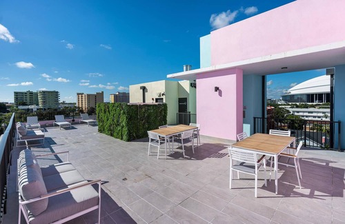 East Little Havana Apartment | Pastel | Garden Studio, Roof Deck, Near Downtown
