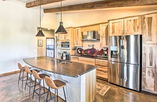 Elgin House | Pastoral Elgin Escape w/Covered Patio & Grill!