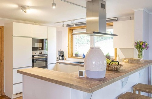 Baillonville Villa | Pastoral villa in Heure with bubble bath