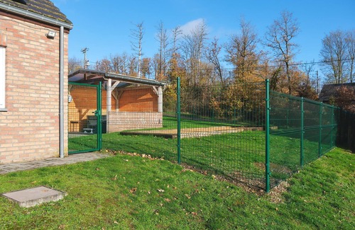 Baillonville Villa | Pastoral villa in Heure with bubble bath