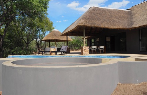 Marloth Park Villa | Pata Pata House is a luxurious modern Bush House