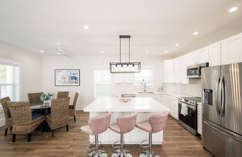 The Meadows House | PATHWAY TO PARADISE ~ 2 BR/2.5 Ba Townhome w/Shared Pool!