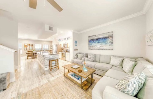 Corpus Christi House | Pathway to the Sea Su