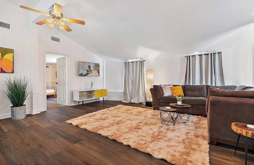 Murray Hill House | Patio and Jacuzzi Haven
