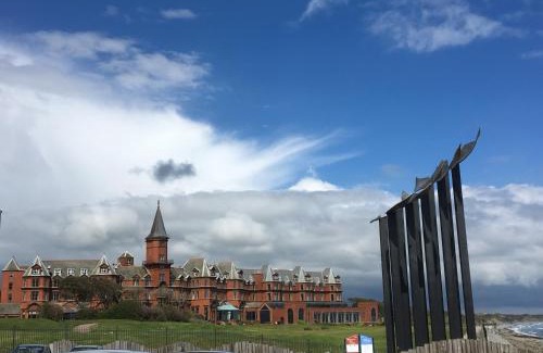 Newcastle Apartment | Patio Bliss!