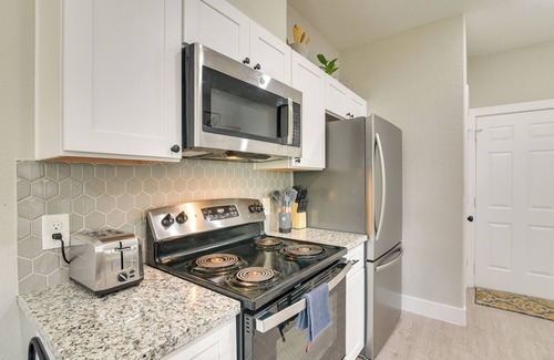 Northeast Houston Apartment | Patio & Fenced Yard: Home Close to Dtwn Houston!