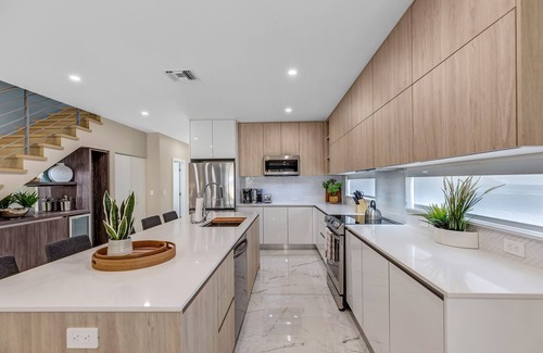Tarpon River House | Patio Luna Fort Lauderdale Modern, 3 bedroom, 3 bathroom! NEW and Fully Stocked!