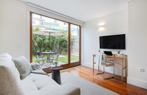 Uniao de Freguesias do Centro Apartment | Patio Retreat at Porto Urban Flats