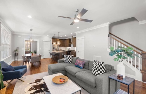 Cleveland Park House | Patio Retreat -Sleeps 12 - East Nash Style!
