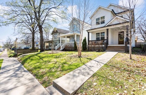 Cleveland Park House | Patio Retreat -Sleeps 12 - East Nash Style!
